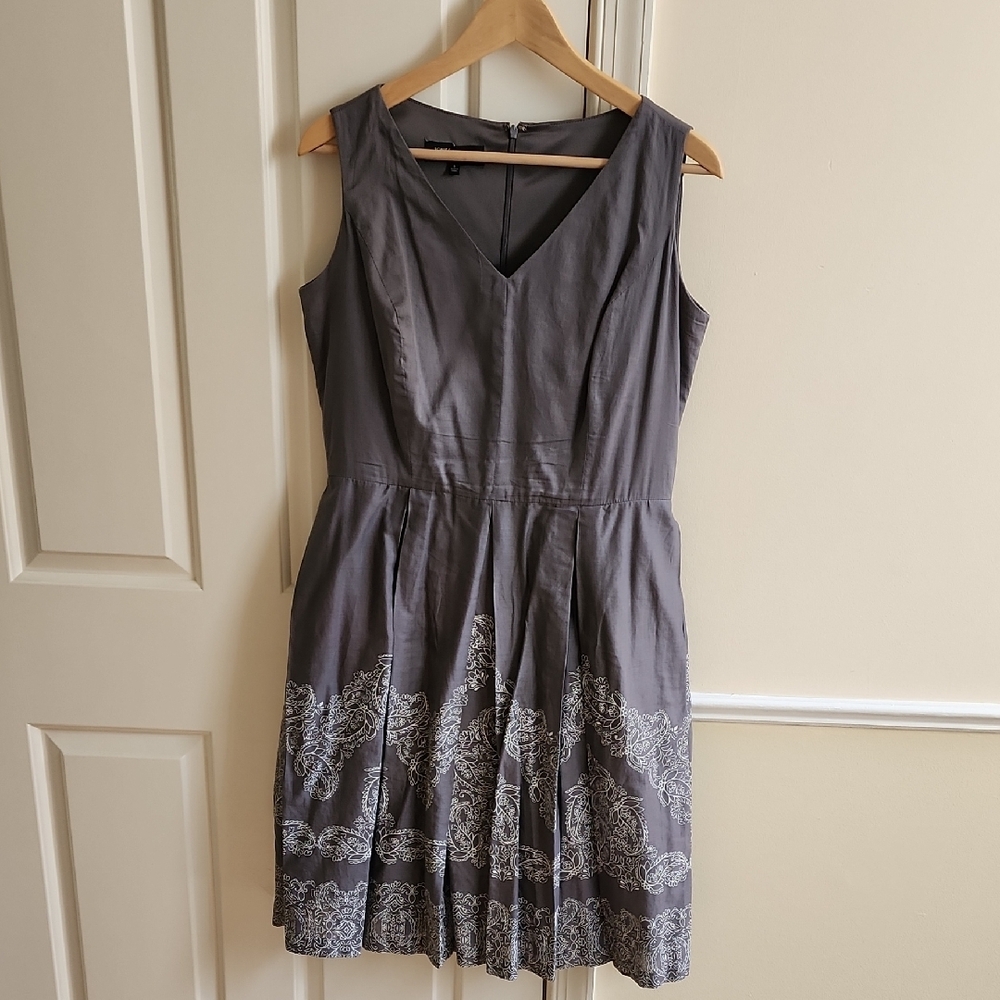 Elegant Gray Sleeveless Dress With Pockets